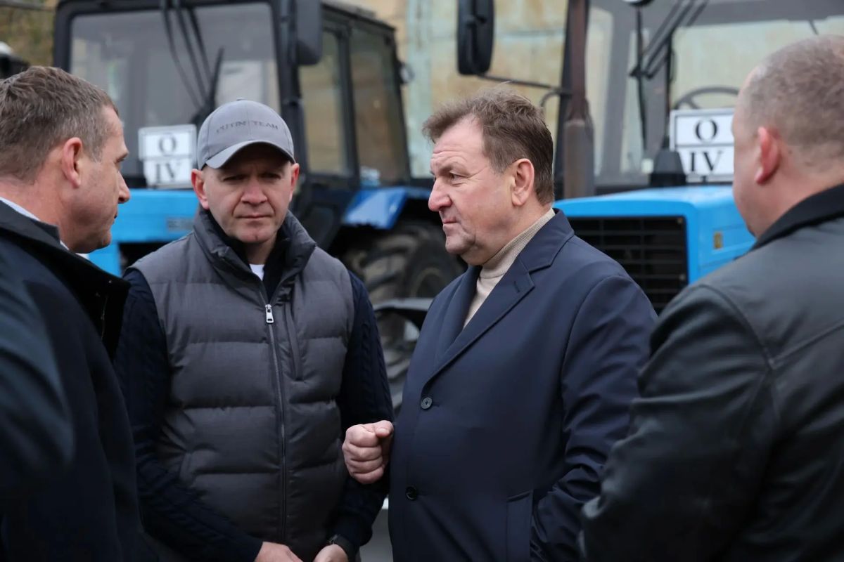 Глава Ставрополя Иван Ульянченко проверил готовность коммунальной техники Ставрополя к зимнему сезону Глава Ставрополя Иван Ульянченко проверил готовность коммунальной техники Ставрополя к зимнему сезону