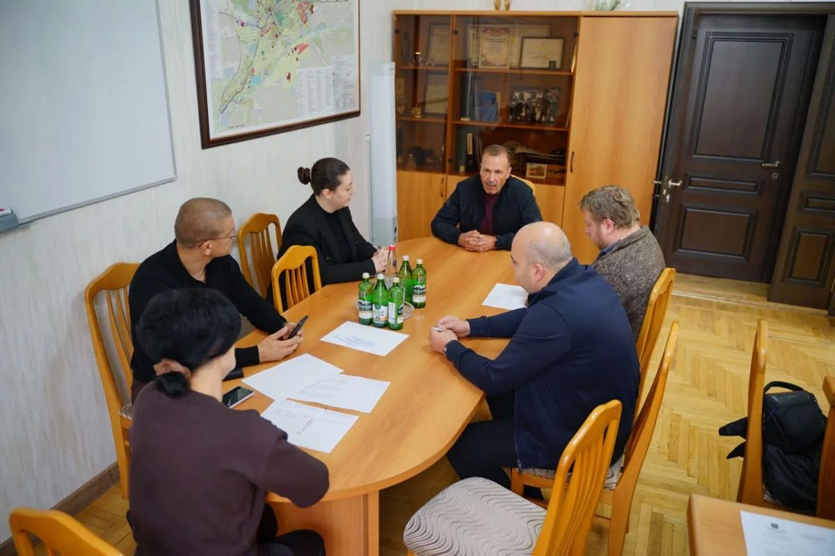 Вчера первый заместитель главы администрации городакурорта Ессентуки Екатерина Александровна Шабашова провела личный приём граждан Вчера первый заместитель главы администрации городакурорта Ессентуки Екатерина Александровна Шабашова провела личный приём граждан