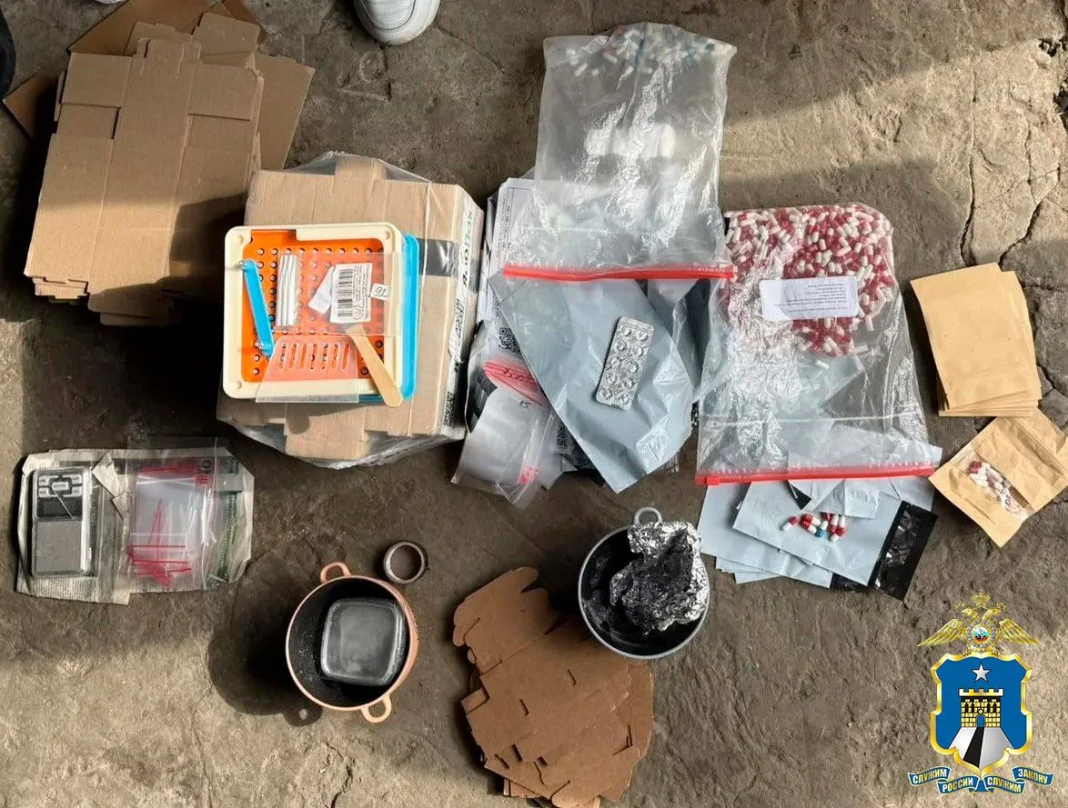 В Невинномысске полицейские изъяли у местного жителя около 850 капсул с сильнодействующим веществом, которые планировались к сбыту