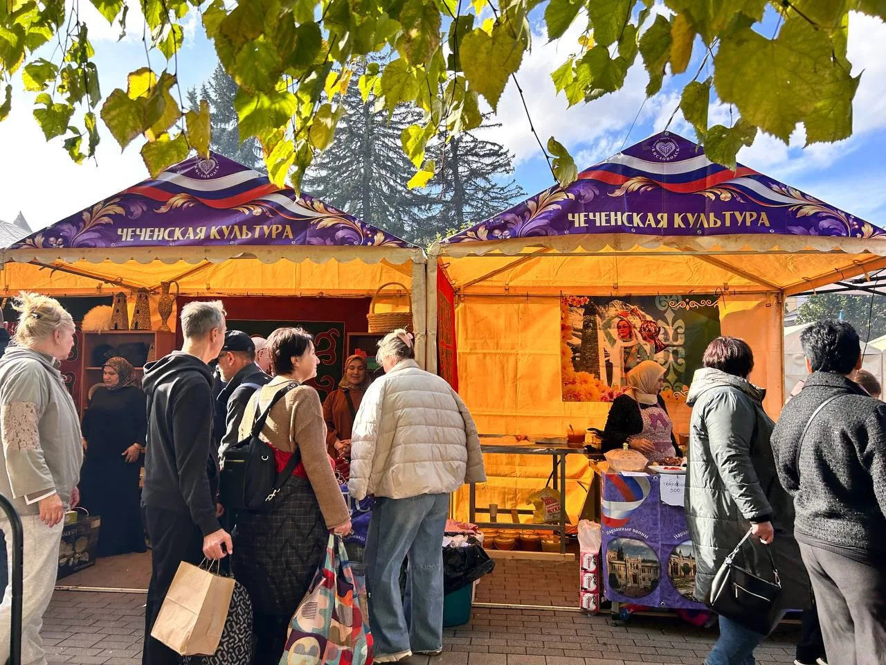 Культуру и традиции разных народов представят в Кисловодске в течение пяти дней на IV фестивале хлеба в честь Дня народного единства, открывшемся в субботу