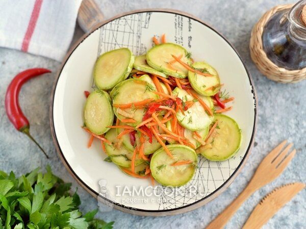 Острая летняя закуска из кабачков: быстро, просто и вкусно