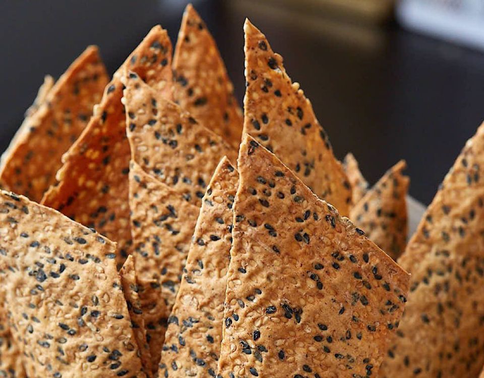 Нежные и хрустящие домашние чипсы с семенами: идеальный перекус