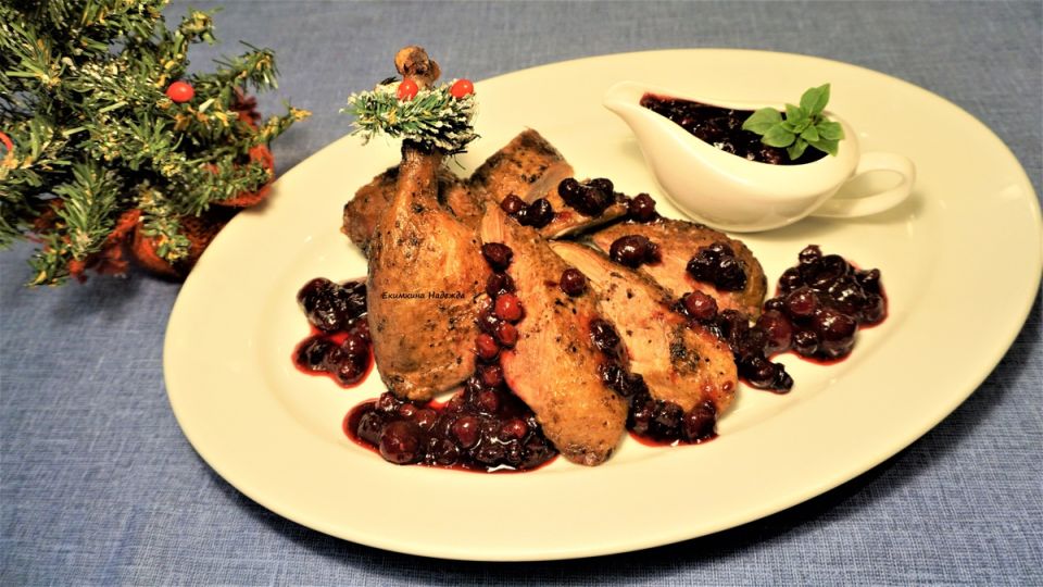 Рождественская утка в клюквенном соусе: праздник на вашем столе