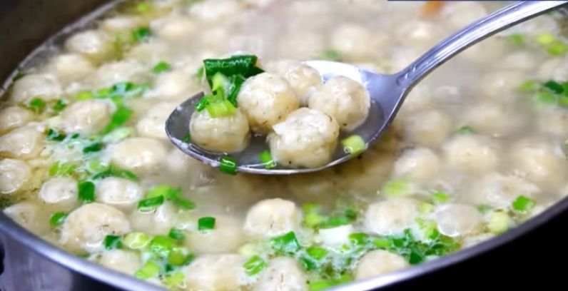 Суп с сырными шариками: идеальный обед для всей семьи